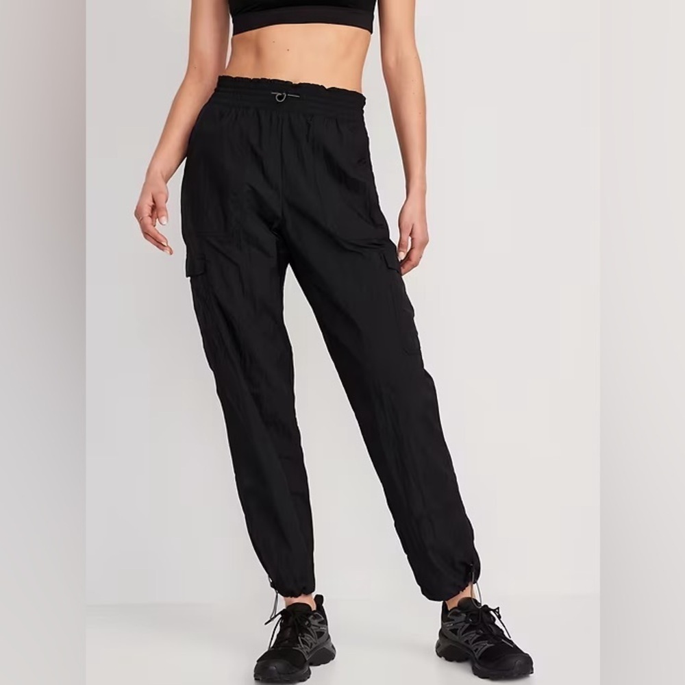 NWT! Old Navy Black High-Waisted Parachute Cargo Jogger Ankle Pants 🌵